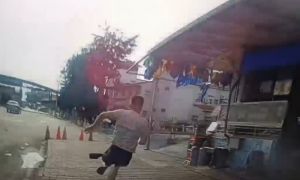 違停車內驚見5逃逸外勞！東港警追捕中遭揮拳　員警留院觀察