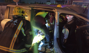 屏東市轎車不明原因自撞　駕駛OHCA另有3人受傷