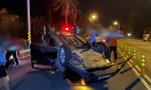 墾丁路兩車碰撞翻覆 8人輕傷送醫