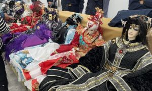 名車排滿警局庭院！屏東警瓦解詐團查扣上億元　逮197名嫌犯