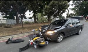 屏科大校園車禍！機車與轎車路口碰撞　男學生骨折送醫