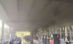 屏東小琉球電動機車換電站建築起火！7名警消出動搶救