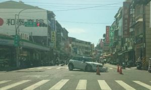 快訊》屏東市廣東路口事故！疑逆向超車撞轉彎車　駕駛2人送醫