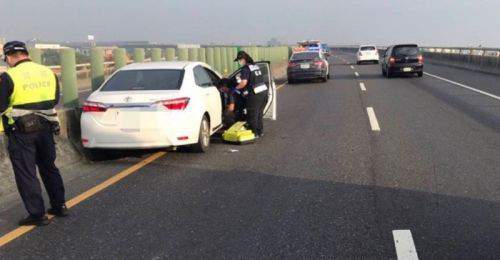 天外飛來橫禍！萬丹88快速道路 女子遭鐵片擊中當場死亡